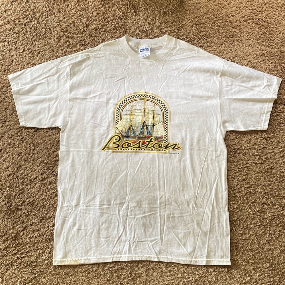 Vintage 90’s Tultex Boston Historical
Sailing Ship Graphic T-shirt Mens XLarge